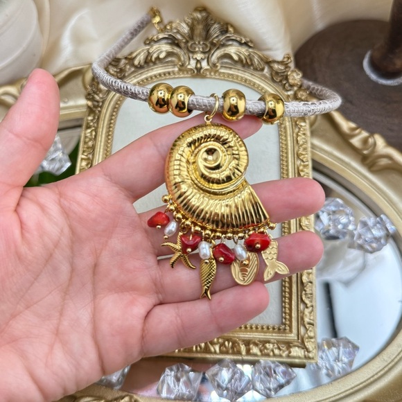 Golden Seashell Pendant Necklace – Nautical Charm with Natural Stone Accents - Picture 12 of 17